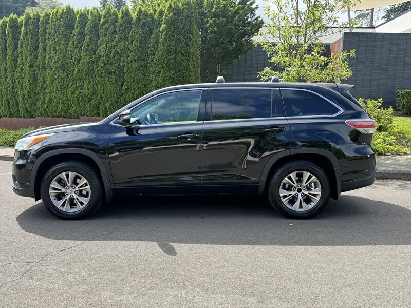 2015 Toyota Highlander LE  