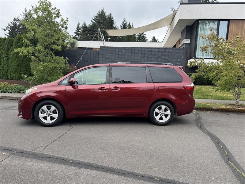 2020 Toyota Sienna LE 7-Passenger Auto  