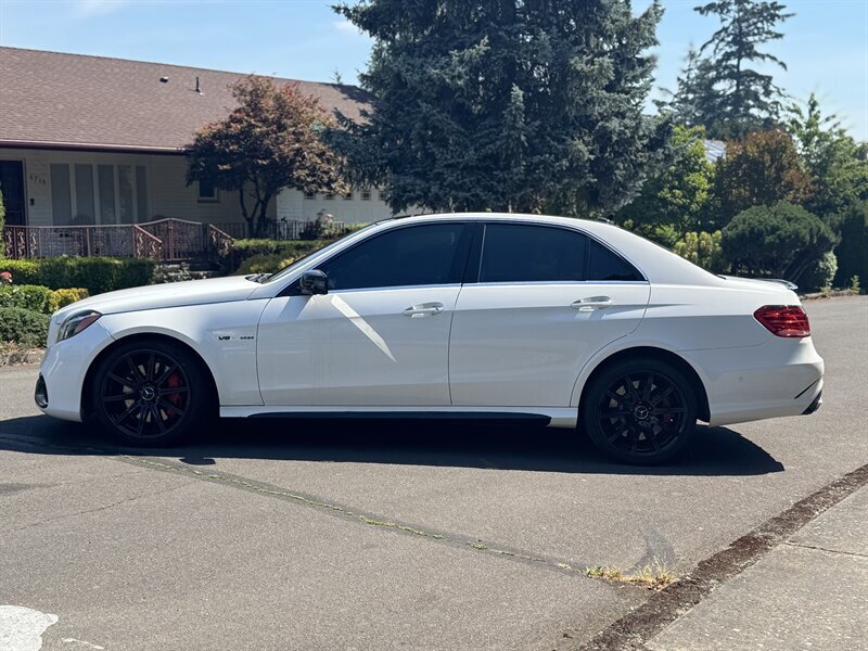 2015 Mercedes-Benz E 63 AMG S-Model  