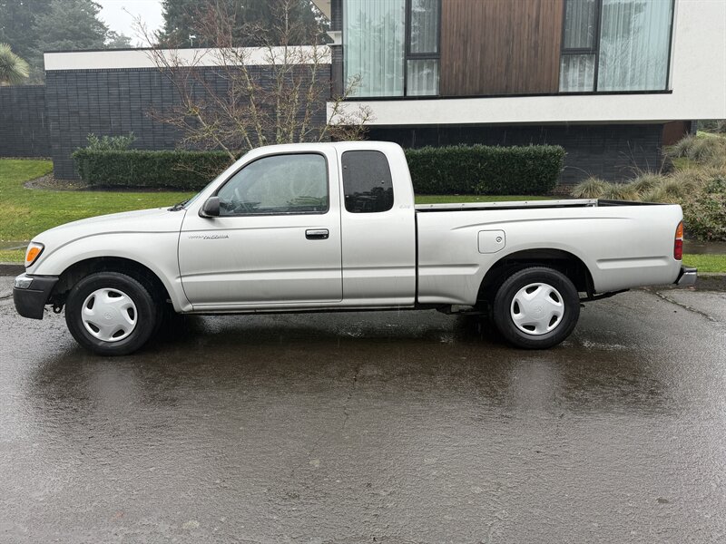 2000 Toyota Tacoma SR5 - GREAT CONDITION  