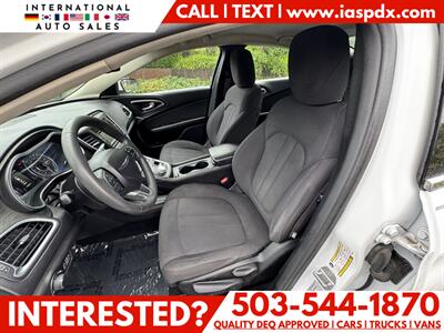 2015 Chrysler 200 Limited   - Photo 9 - Portland, OR 97216