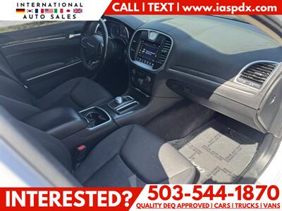 2018 Chrysler 300 Series Touring   - Photo 10 - Portland, OR 97216