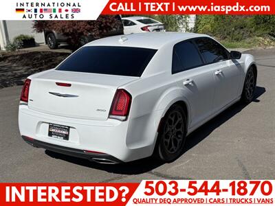 2018 Chrysler 300 Series Touring   - Photo 5 - Portland, OR 97216