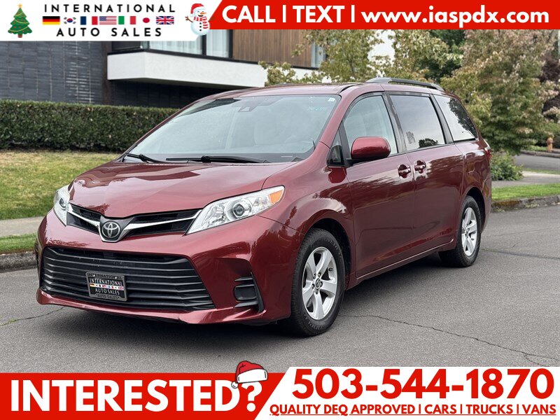 2020 Toyota Sienna LE's photo