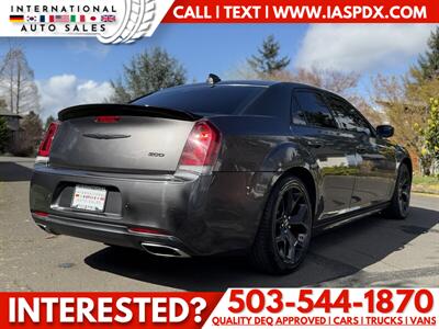 2022 Chrysler 300 Series Touring L   - Photo 5 - Portland, OR 97216