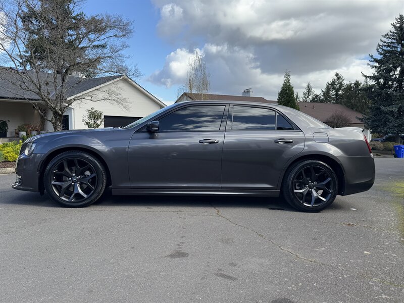 2022 Chrysler 300 Series Touring L  