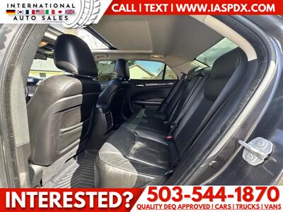 2022 Chrysler 300 Series Touring L   - Photo 11 - Portland, OR 97216