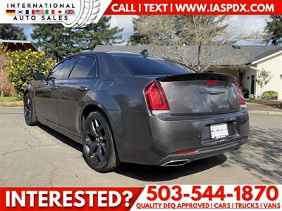 2022 Chrysler 300 Series Touring L   - Photo 3 - Portland, OR 97216