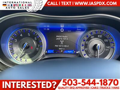 2022 Chrysler 300 Series Touring L   - Photo 12 - Portland, OR 97216
