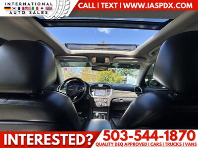 2022 Chrysler 300 Series Touring L   - Photo 10 - Portland, OR 97216