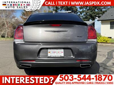 2022 Chrysler 300 Series Touring L   - Photo 4 - Portland, OR 97216