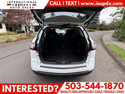 2017 Chevrolet Traverse LT   - Photo 14 - Portland, OR 97216