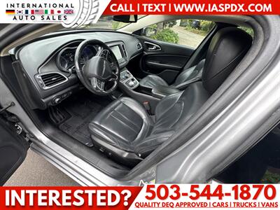2017 Chrysler 200 Limited   - Photo 9 - Portland, OR 97216