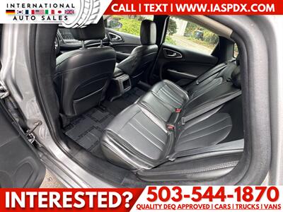 2017 Chrysler 200 Limited   - Photo 11 - Portland, OR 97216