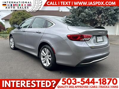 2017 Chrysler 200 Limited   - Photo 3 - Portland, OR 97216