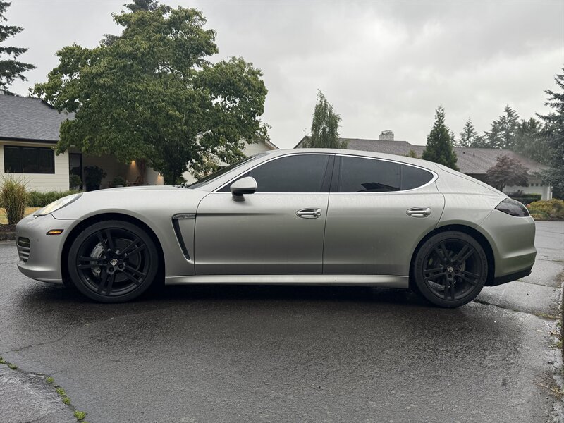 2011 Porsche Panamera 4S  