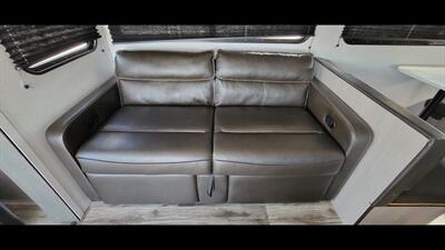 2022 DUTCHMEN COLEMAN 2715RLT   - Photo 16 - Aurora, MO 65605