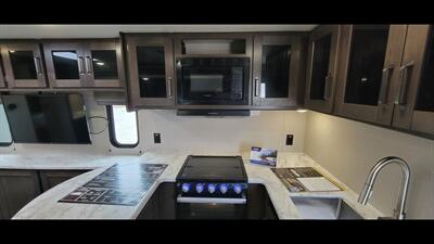 2023 GRAND DESIGN TRANSCEND 315 BH   - Photo 18 - Aurora, MO 65605