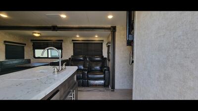 2018 HIGHLAND RIDGE MESA RIDGE 3310BH   - Photo 10 - Aurora, MO 65605