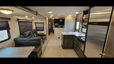 2018 HIGHLAND RIDGE MESA RIDGE 3310BH   - Photo 12 - Aurora, MO 65605