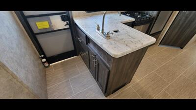 2018 HIGHLAND RIDGE MESA RIDGE 3310BH   - Photo 14 - Aurora, MO 65605