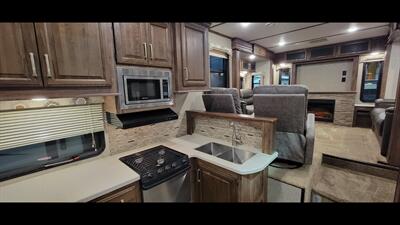 2018 KEYSTONE COUGAR 326RDS   - Photo 20 - Aurora, MO 65605