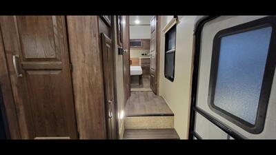 2018 KEYSTONE COUGAR 326RDS   - Photo 33 - Aurora, MO 65605