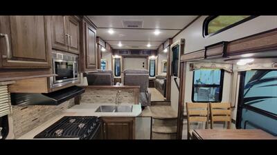 2018 KEYSTONE COUGAR 326RDS   - Photo 11 - Aurora, MO 65605