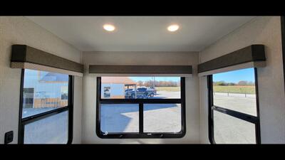 2022 COACHMEN BROOKSTONE 374RK   - Photo 21 - Aurora, MO 65605