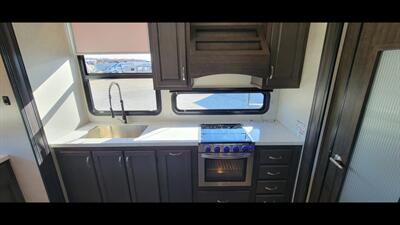 2022 COACHMEN BROOKSTONE 374RK   - Photo 30 - Aurora, MO 65605