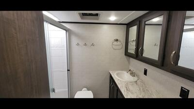 2022 COACHMEN BROOKSTONE 374RK   - Photo 43 - Aurora, MO 65605