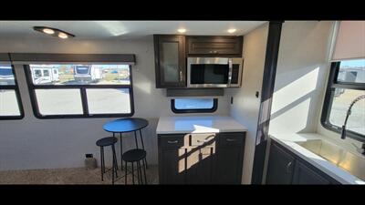 2022 COACHMEN BROOKSTONE 374RK   - Photo 35 - Aurora, MO 65605