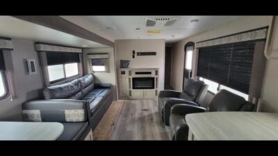 2022 FOREST RIVER CATALINA 283RKS - Photo 12 - Aurora, MO 65605