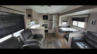 2022 FOREST RIVER CATALINA 283RKS - Photo 11 - Aurora, MO 65605