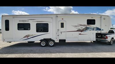 2006 HEARTLAND BIG HORN 3600RL   - Photo 1 - Aurora, MO 65605