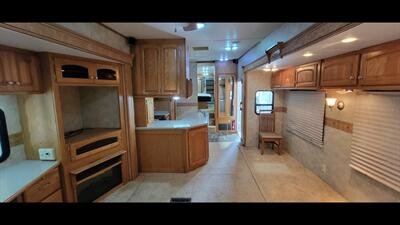 2006 HEARTLAND BIG HORN 3600RL   - Photo 9 - Aurora, MO 65605