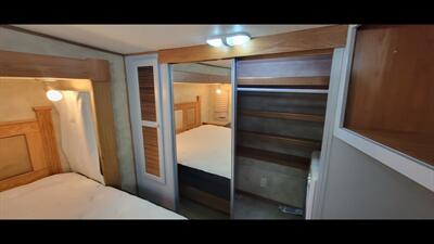 2006 HEARTLAND BIG HORN 3600RL   - Photo 24 - Aurora, MO 65605