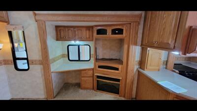 2006 HEARTLAND BIG HORN 3600RL   - Photo 17 - Aurora, MO 65605