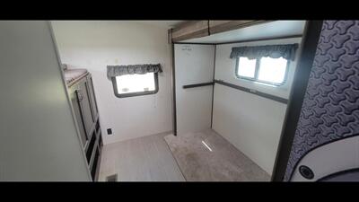 2020 KEYSTONE PASSPORT 3351 BH - Photo 11 - Aurora, MO 65605