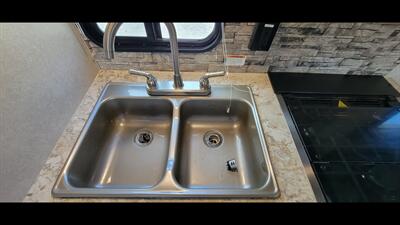 2022 SUNSET PARK SUN LIGHT 18RD   - Photo 19 - Aurora, MO 65605