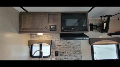 2022 SUNSET PARK SUN LIGHT 18RD   - Photo 17 - Aurora, MO 65605