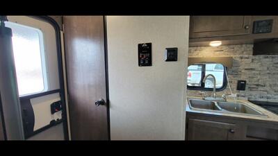 2022 SUNSET PARK SUN LIGHT 18RD   - Photo 24 - Aurora, MO 65605