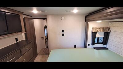 2018 KEYSTONE MONTANA 364BH - Photo 49 - Aurora, MO 65605