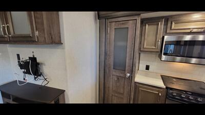 2018 KEYSTONE MONTANA 364BH - Photo 21 - Aurora, MO 65605