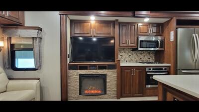 2017 KEYSTONE ALPINE 3401RS - Photo 22 - Aurora, MO 65605