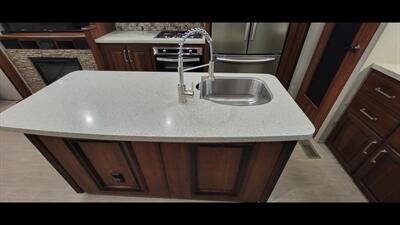 2017 KEYSTONE ALPINE 3401RS - Photo 17 - Aurora, MO 65605