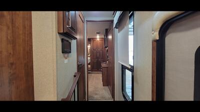 2017 KEYSTONE ALPINE 3401RS - Photo 32 - Aurora, MO 65605