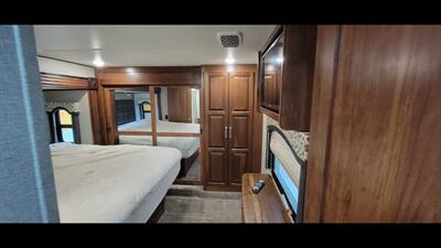 2017 KEYSTONE ALPINE 3401RS - Photo 39 - Aurora, MO 65605