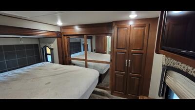 2017 KEYSTONE ALPINE 3401RS - Photo 40 - Aurora, MO 65605