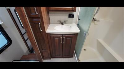 2017 KEYSTONE ALPINE 3401RS - Photo 36 - Aurora, MO 65605